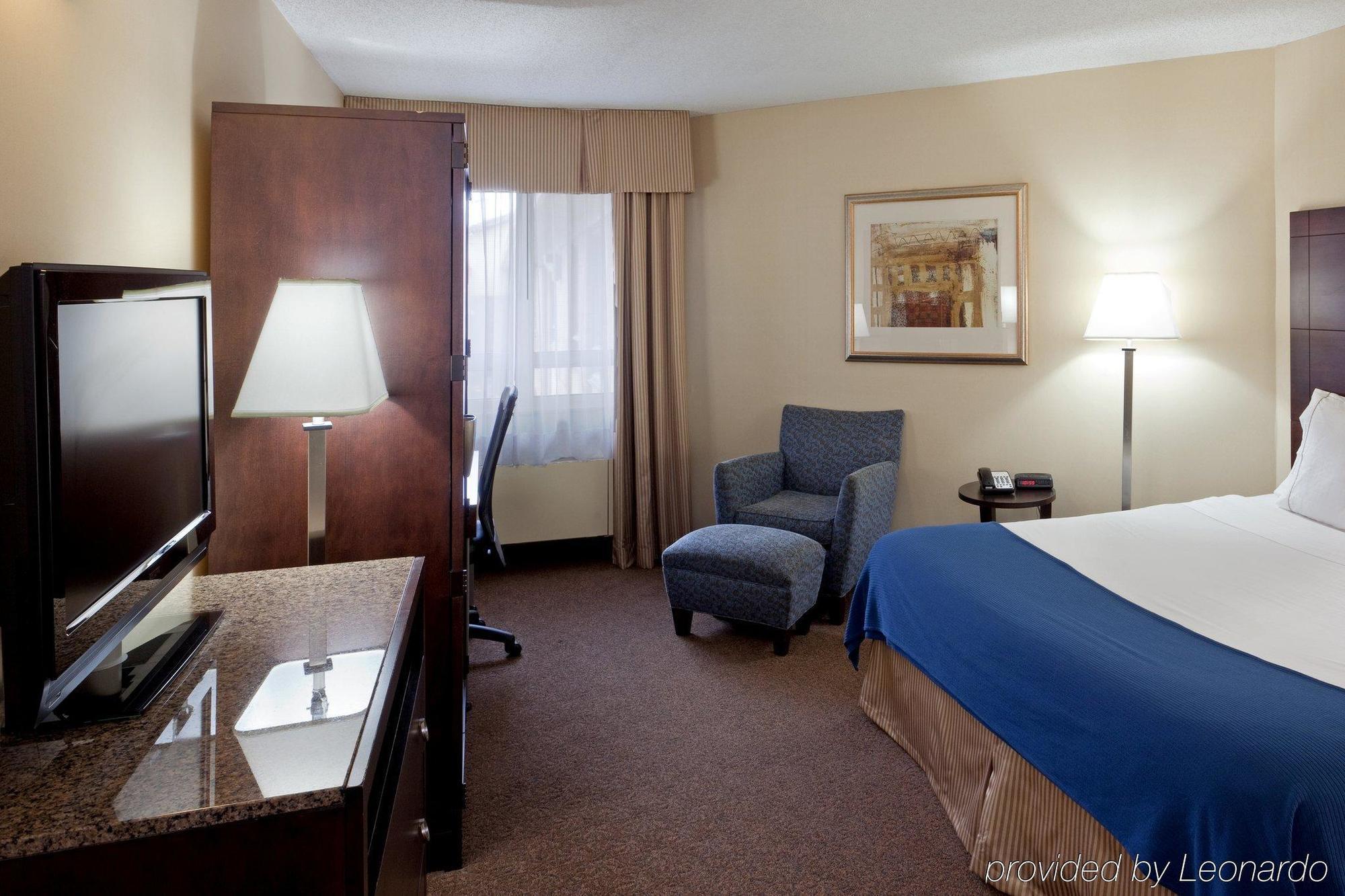 Quality Inn Saint-Jean-Sur-Richelieu Room photo