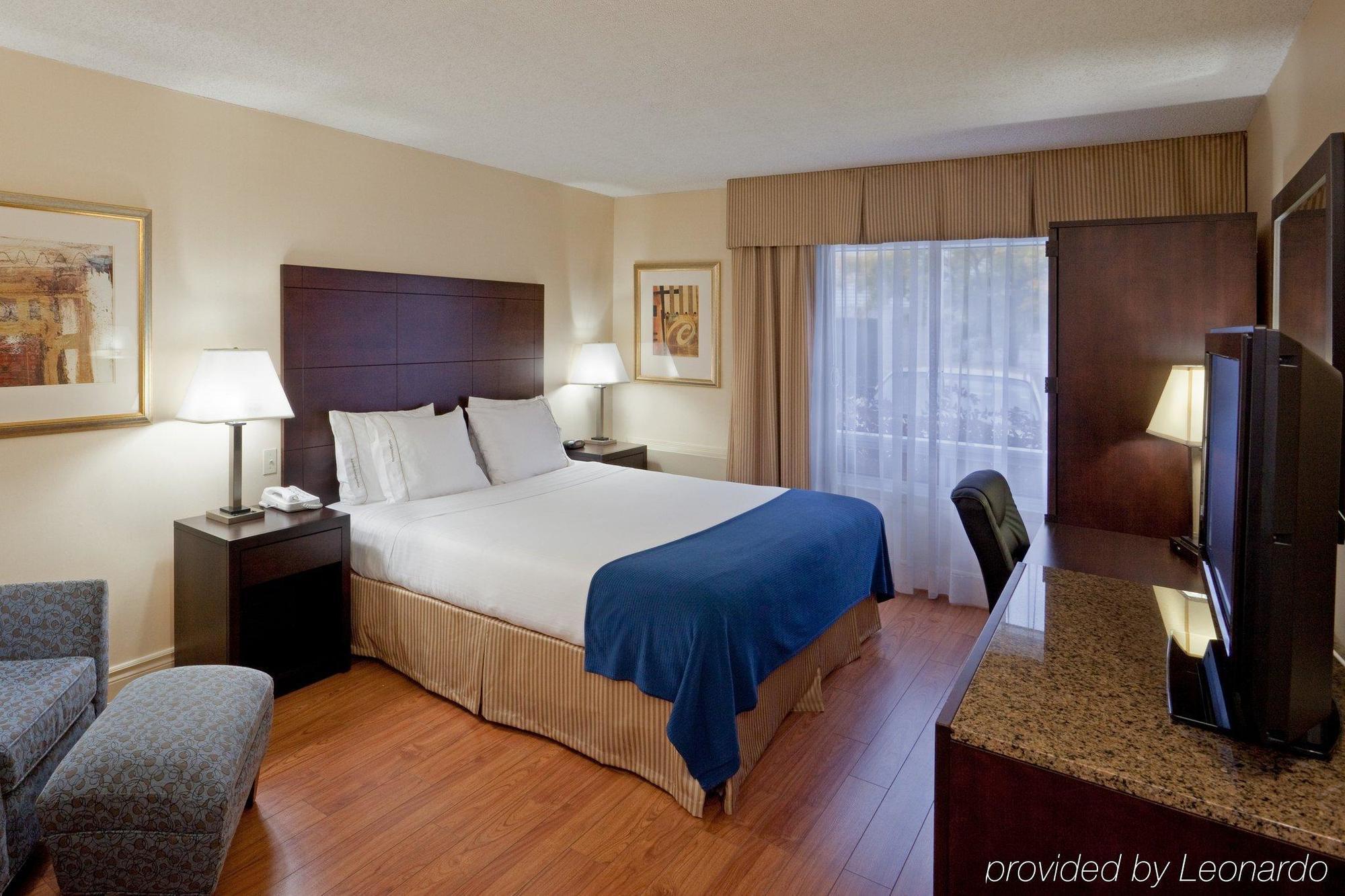 Quality Inn Saint-Jean-Sur-Richelieu Room photo