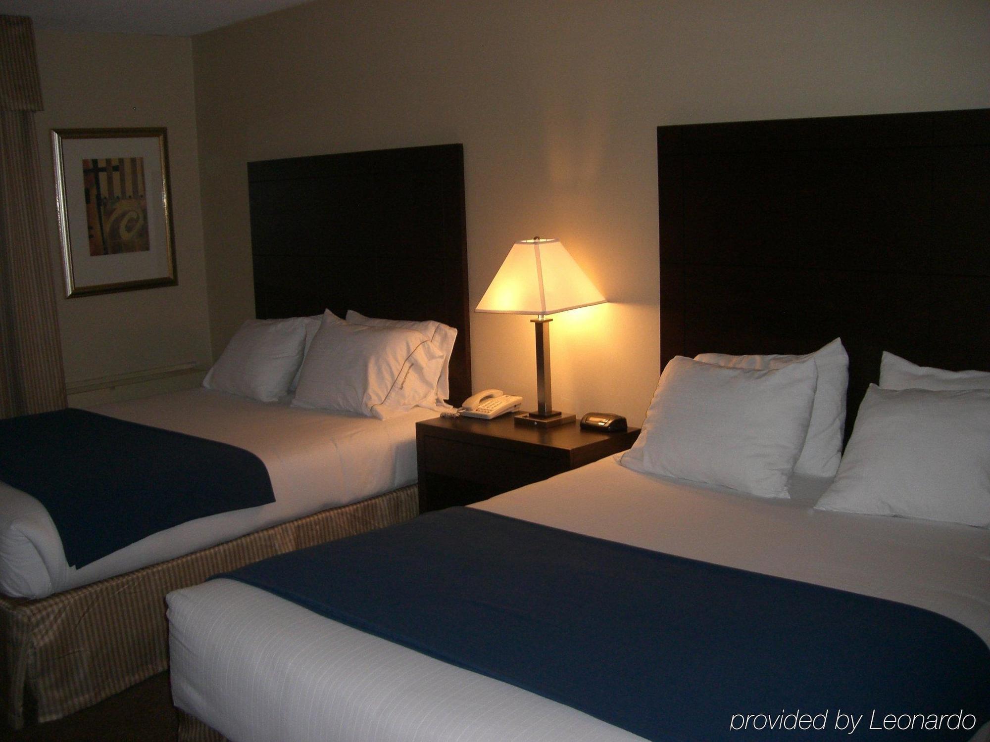 Quality Inn Saint-Jean-Sur-Richelieu Room photo