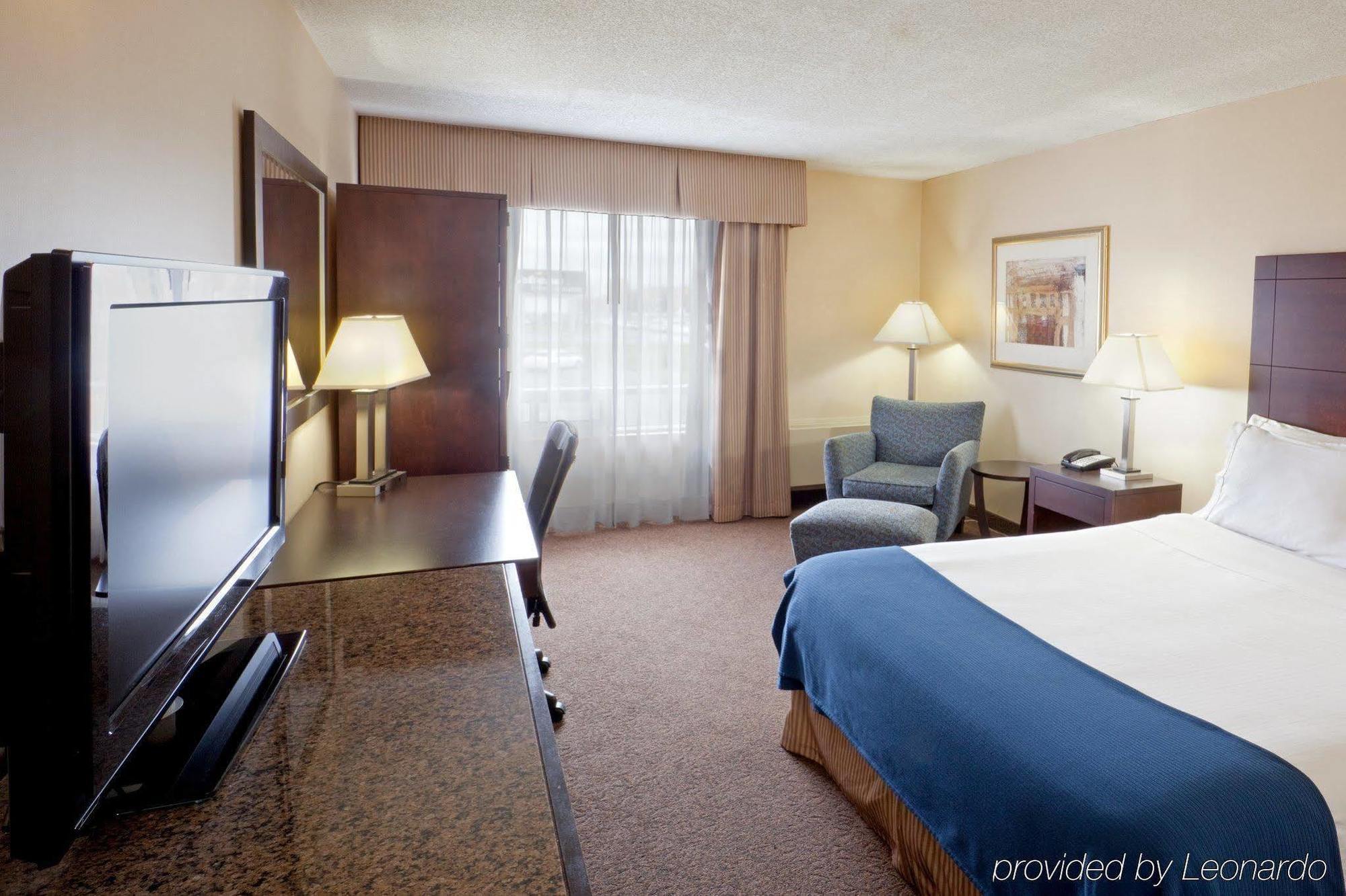 Quality Inn Saint-Jean-Sur-Richelieu Room photo